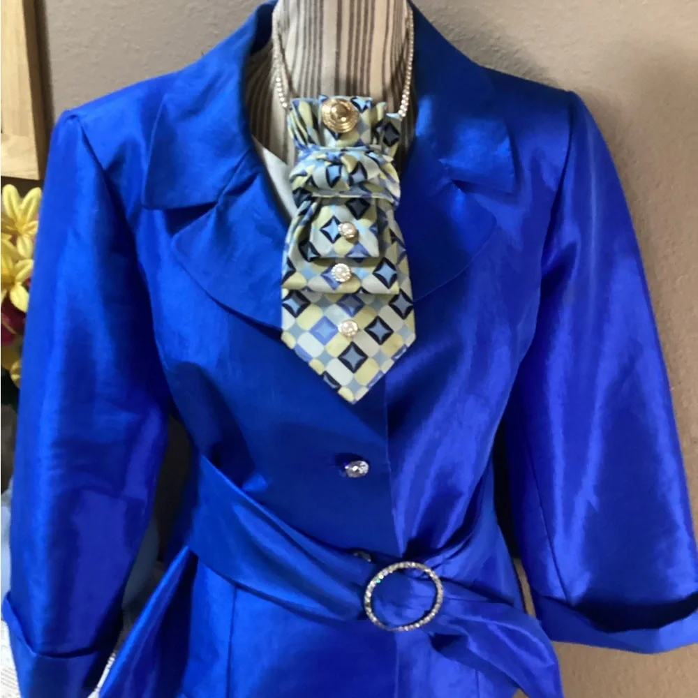 Alexander Julian Blue Necklace with Geometric Pattern